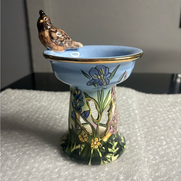 Blue sky “Robin’s  Song” bird bath